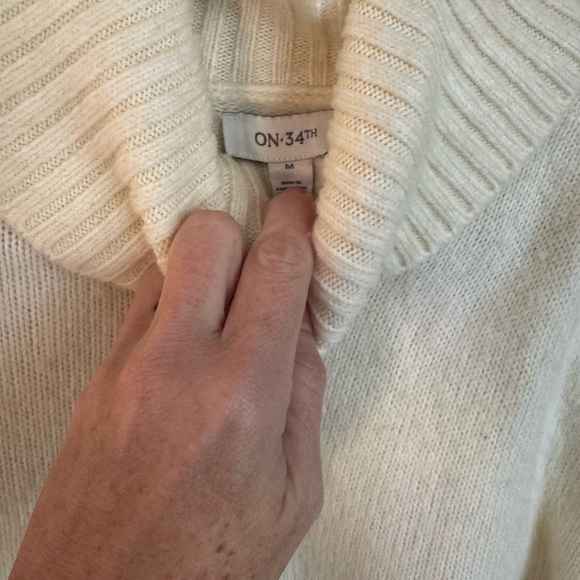 On 34th cream sweater like new condition size medium - Picture 3 of 4